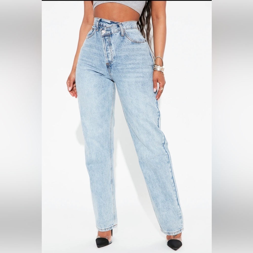 NWT Fashion Nova Crossover Straight Leg Jeans - Blue Light Wash